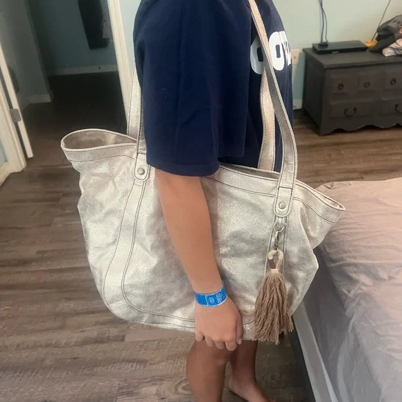 Gold Hobo International bag - Picture 2 of 8